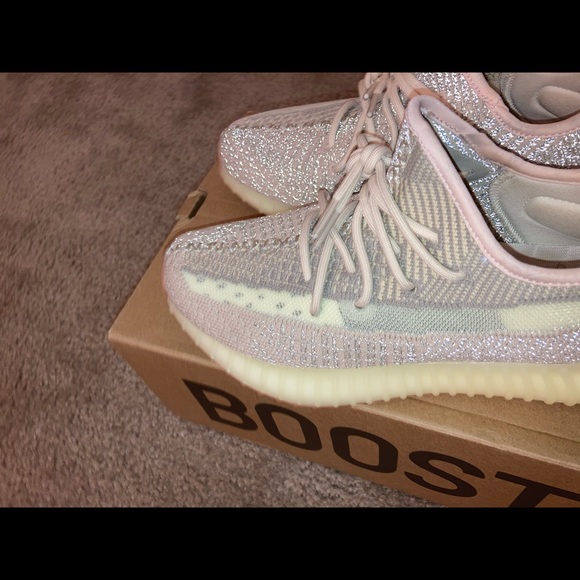 Yeezy 350 - Picture 3 of 4